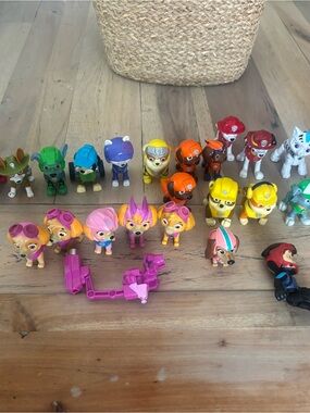 Paw Patrol Mini Figure Pack - Pink, Yellow, Orange, Blue, Green